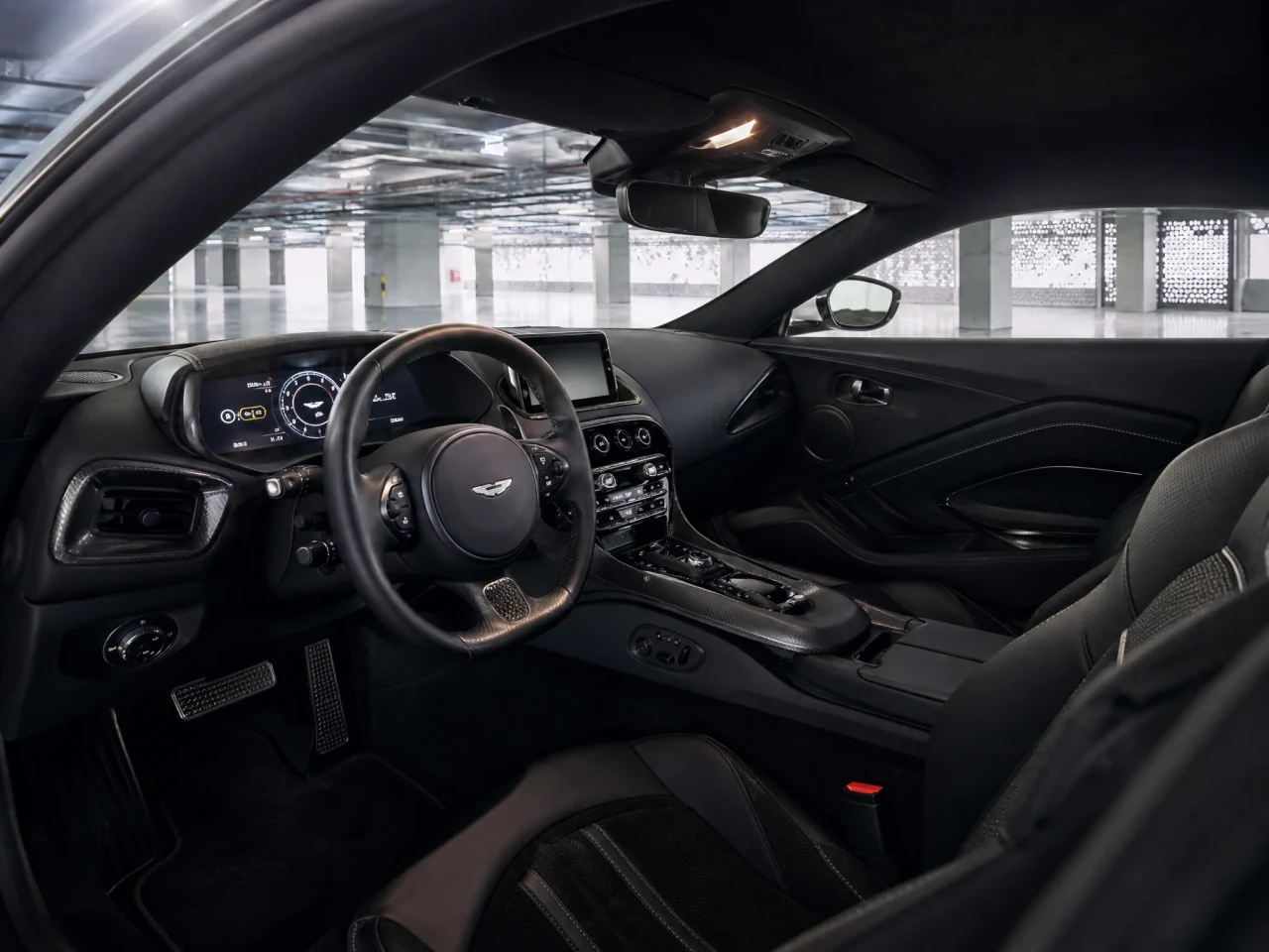 Aston Martin Vantage — салон