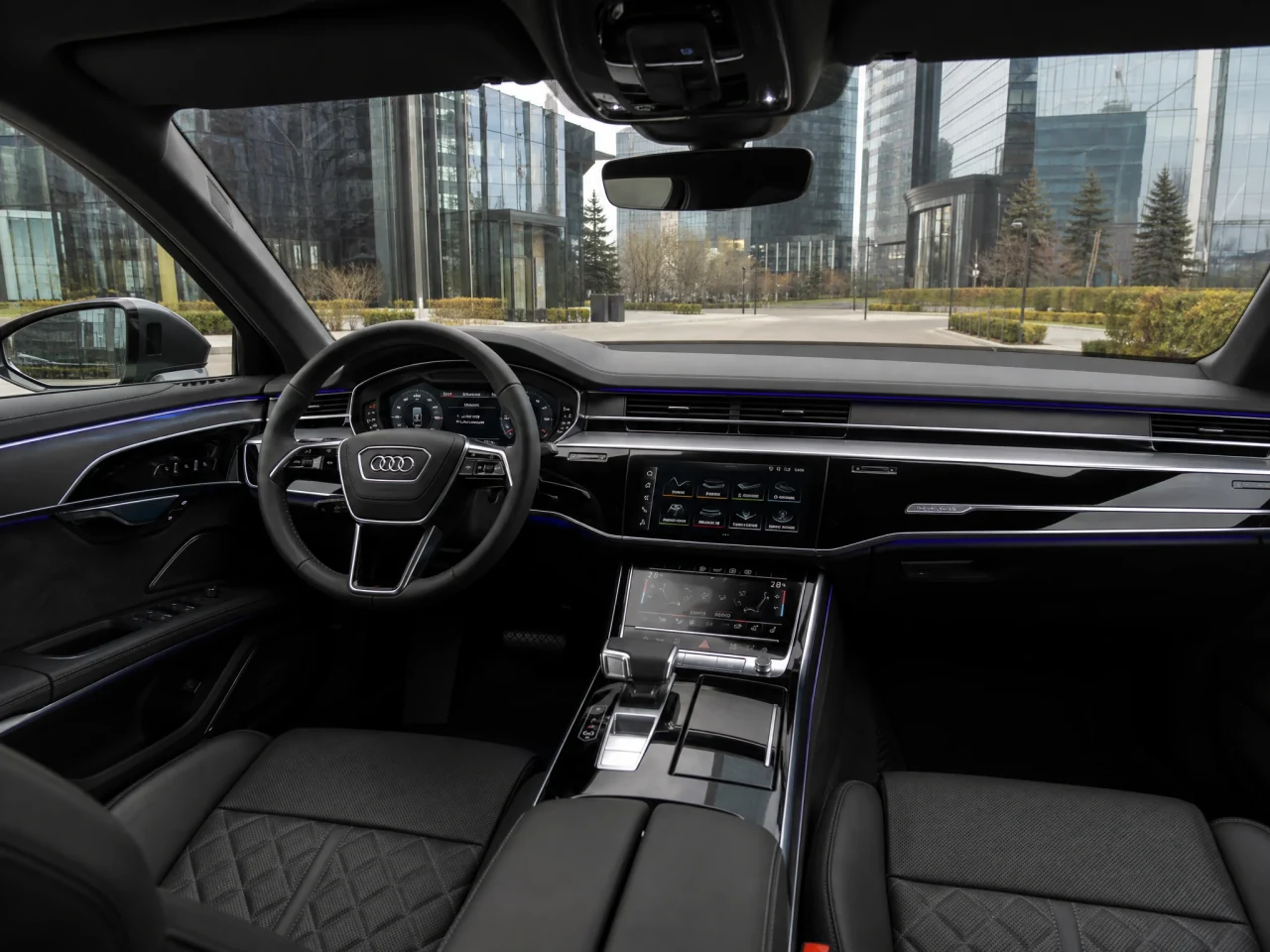 Audi A8 — салон