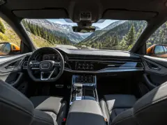 Audi Q8 2019 — interior