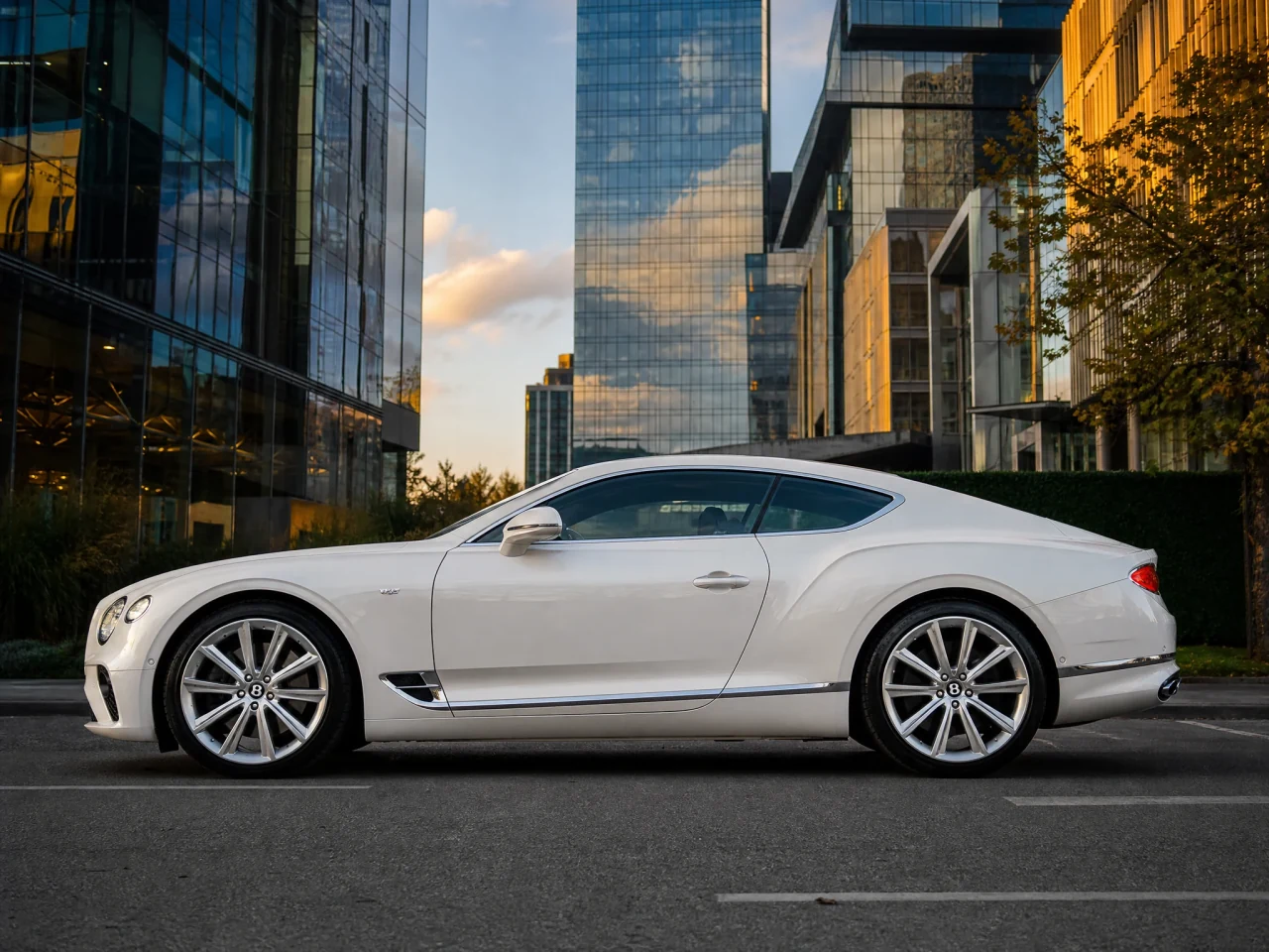 Bentley Continental GT — сбоку
