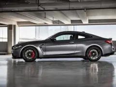 BMW M4 2022 — side view