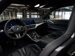 BMW M4 2022 — interior