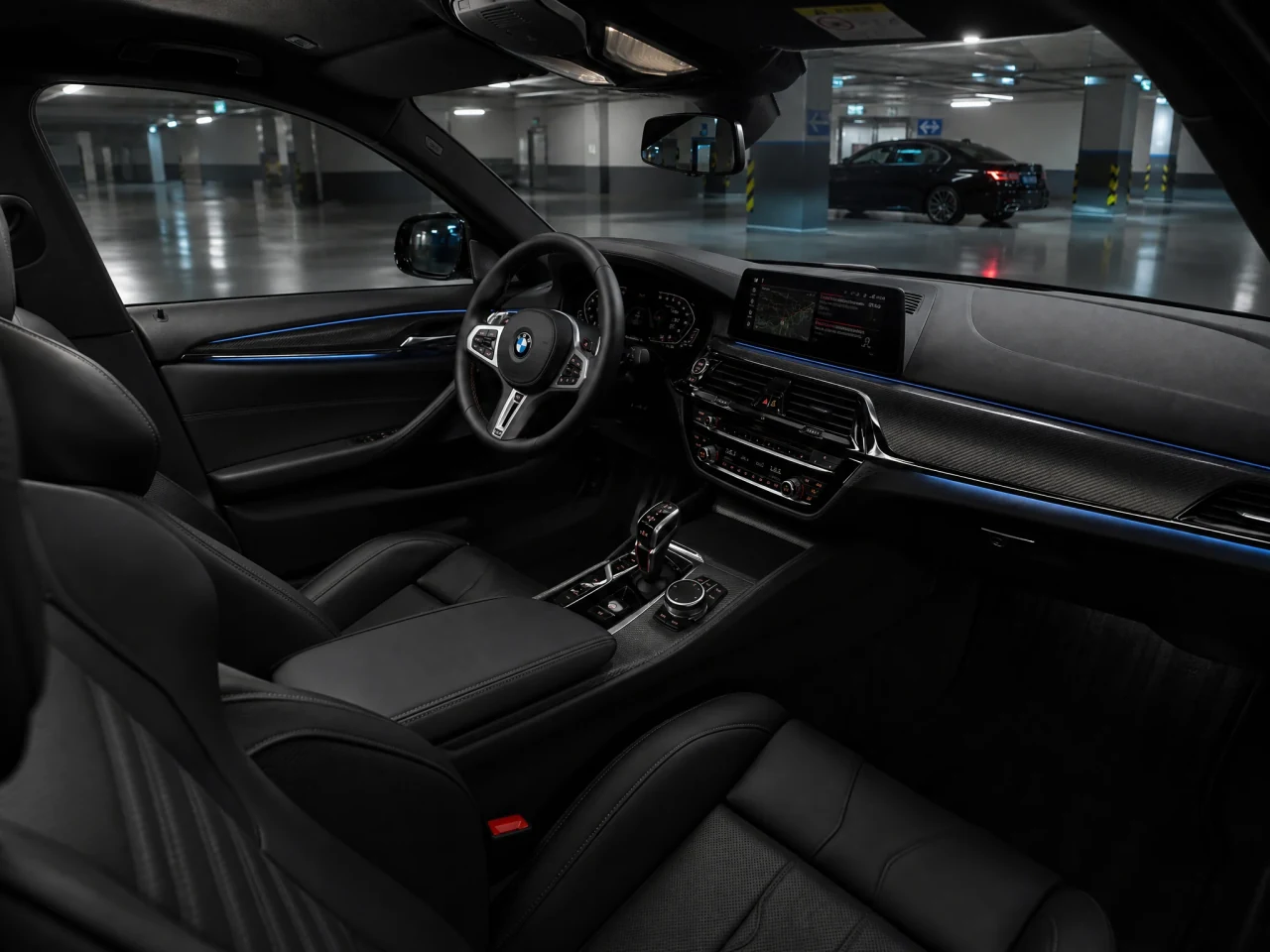 BMW M5 — салон