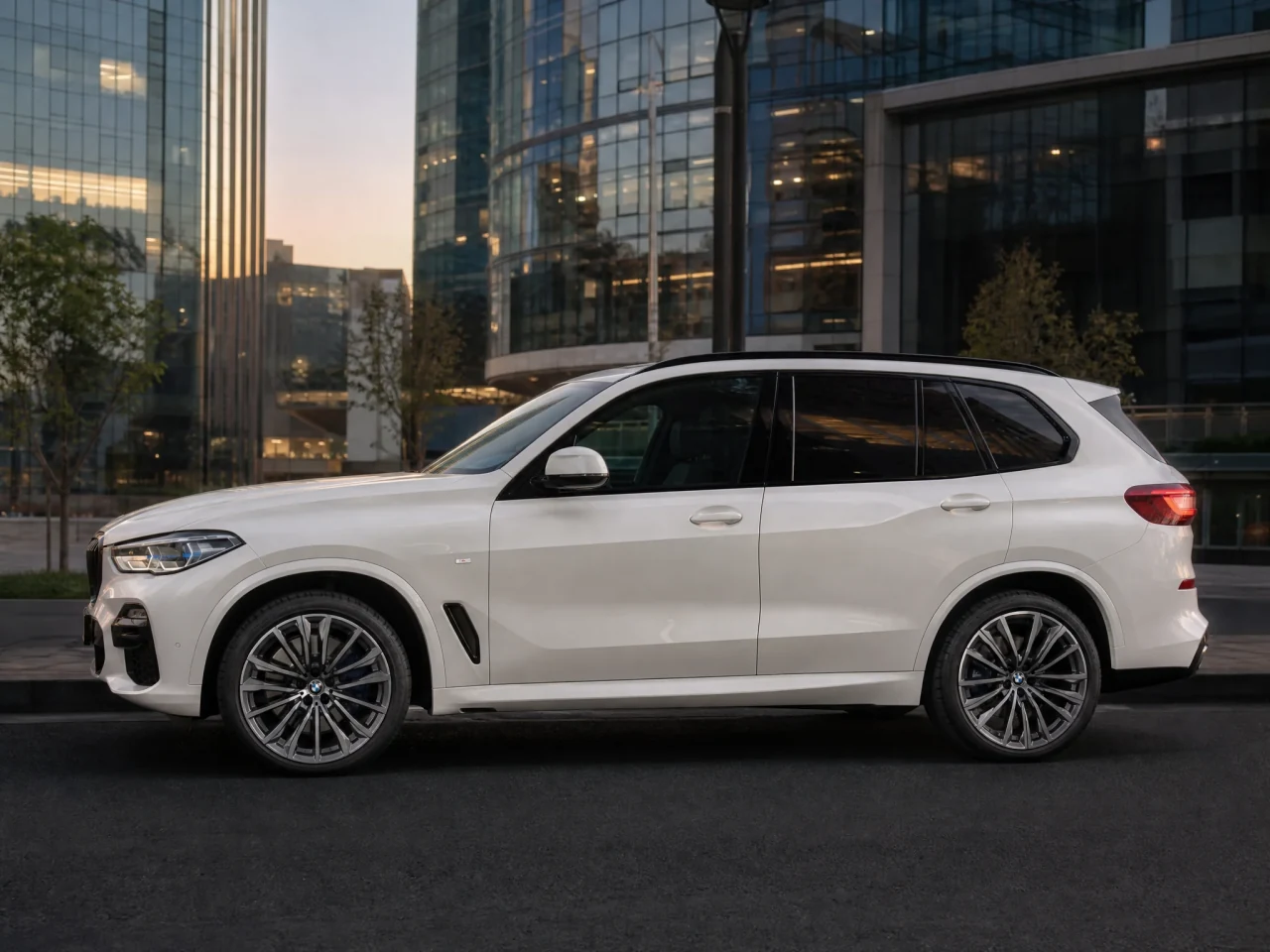 BMW X5 — сбоку