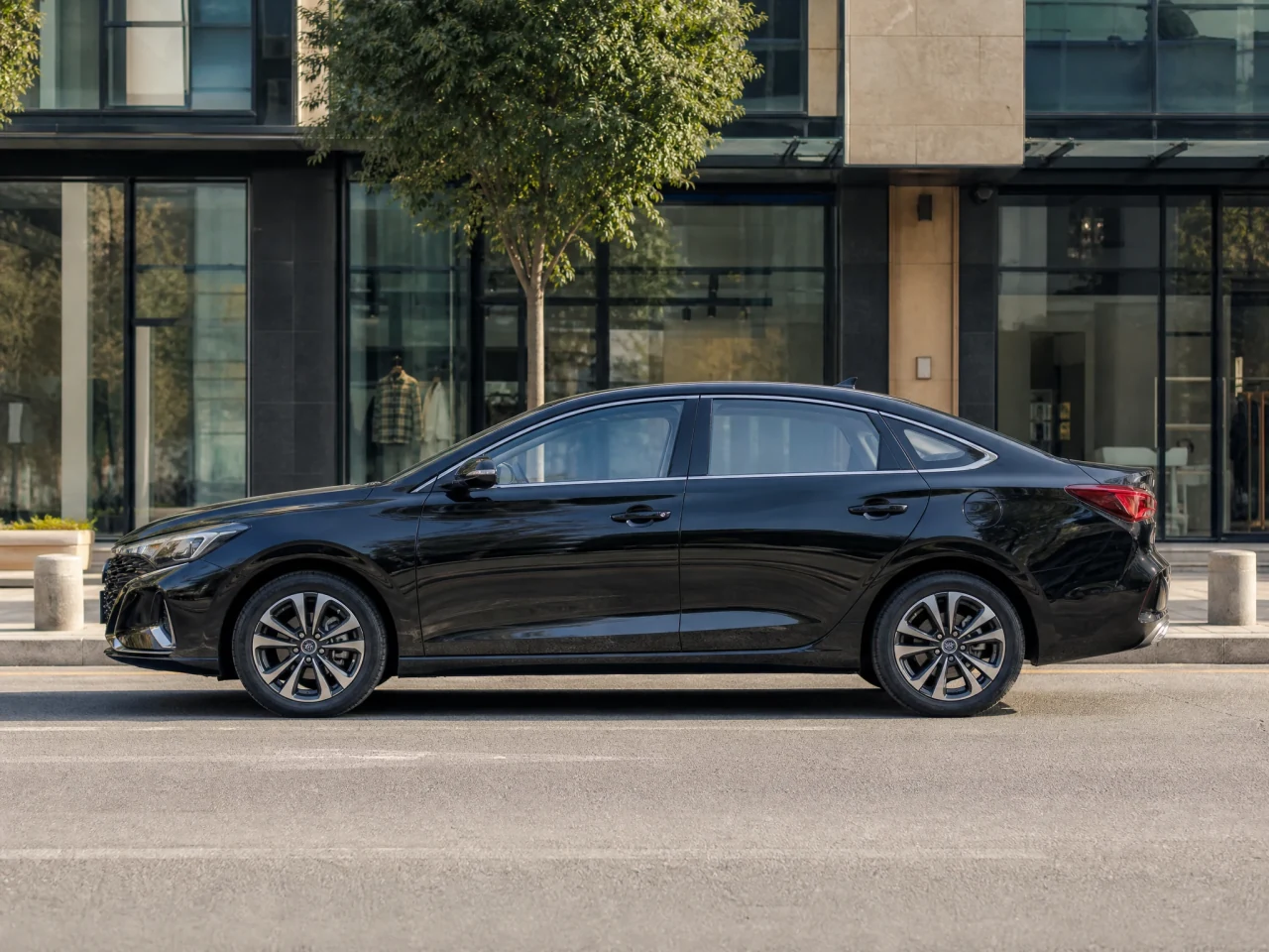 Changan Eado Plus — сбоку