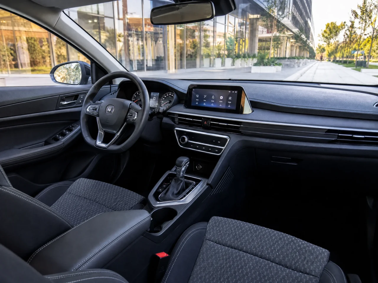 Changan Eado Plus — салон