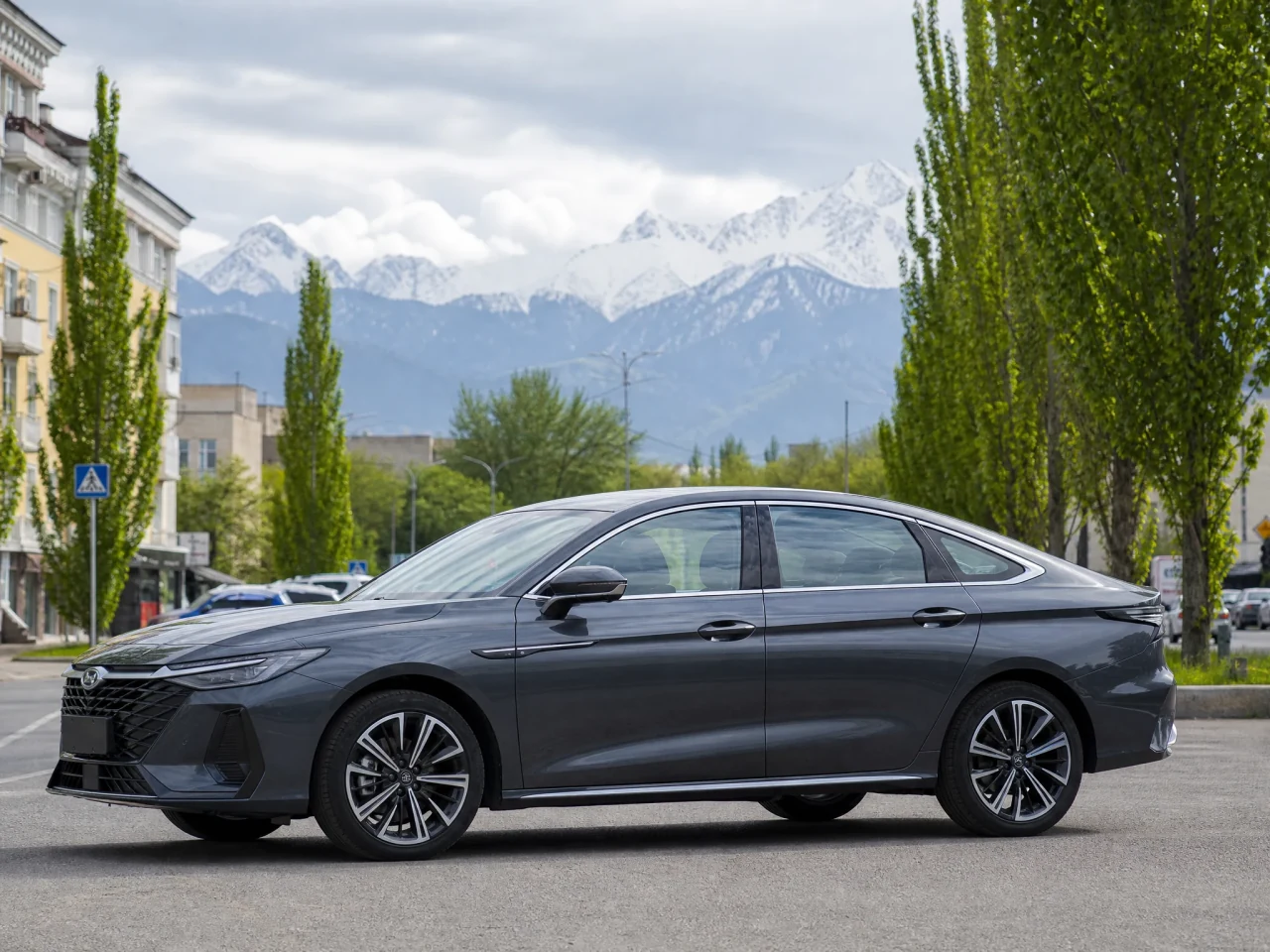 Chery Arrizo 8 — сбоку