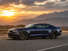 Chevrolet Camaro 2022 — сбоку