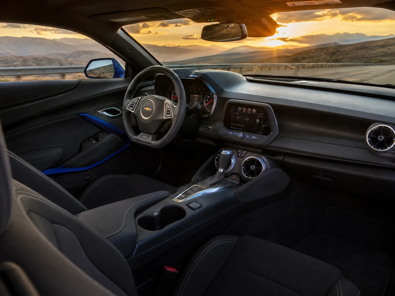 Chevrolet Camaro — салон