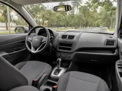 Chevrolet Cobalt 2022 — салоны