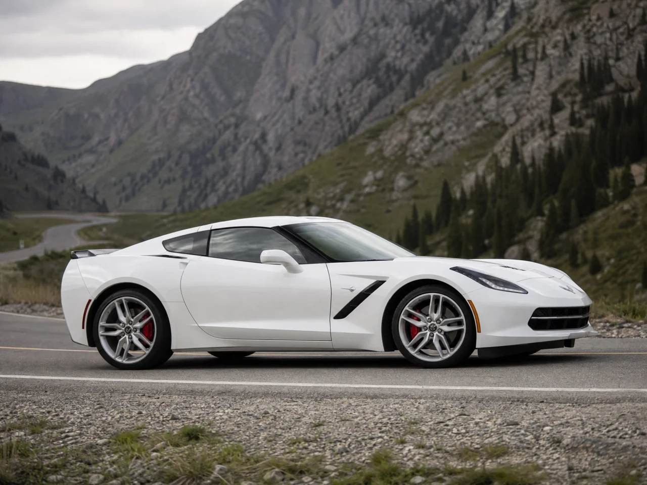 Chevrolet Corvette — сбоку