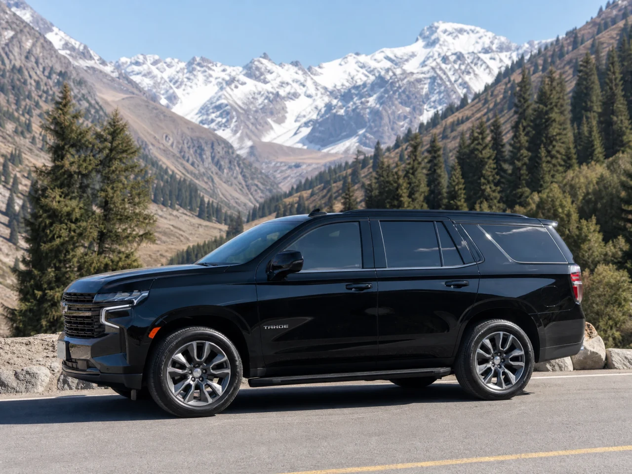 Chevrolet Tahoe — сбоку