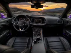 Dodge Challenger 2015 — салон