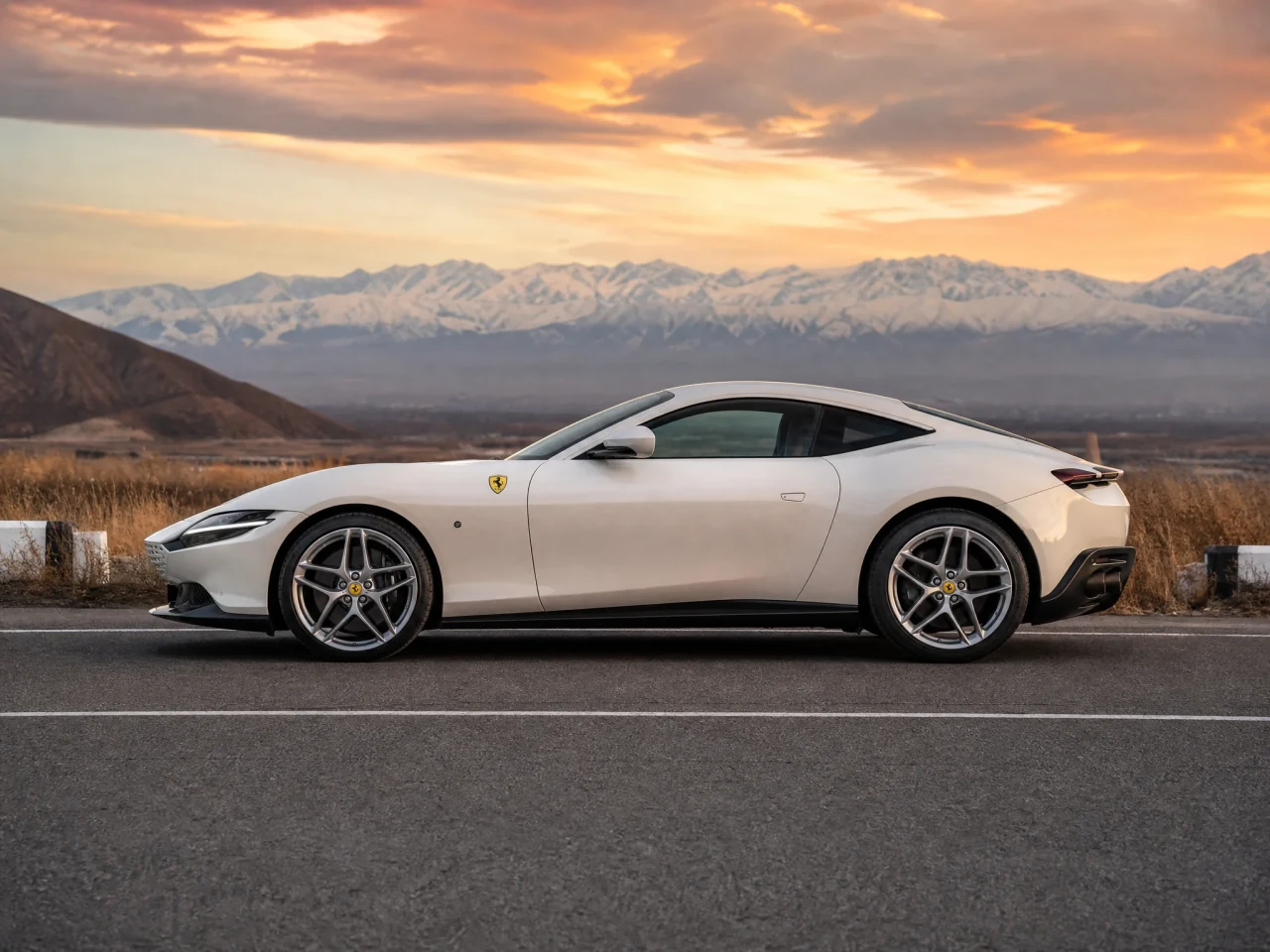 Ferrari Roma — сбоку
