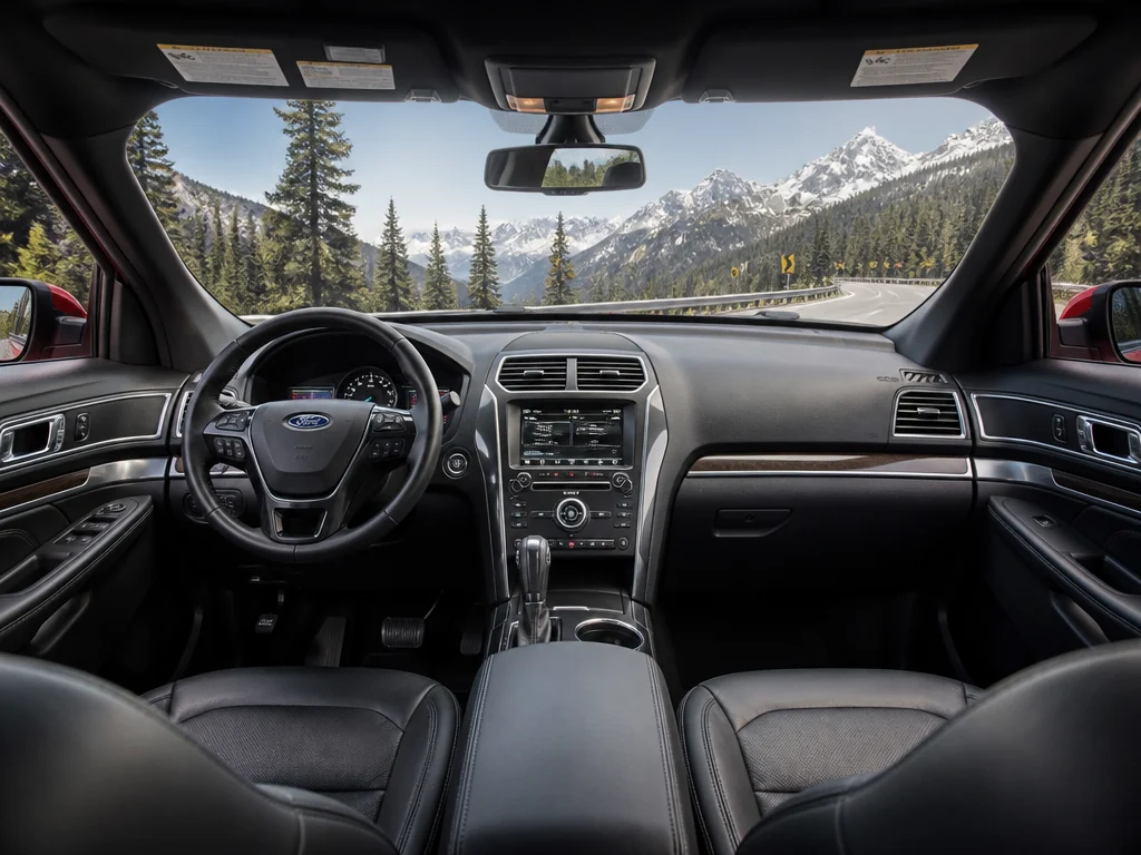 Ford Explorer 2015 — салон