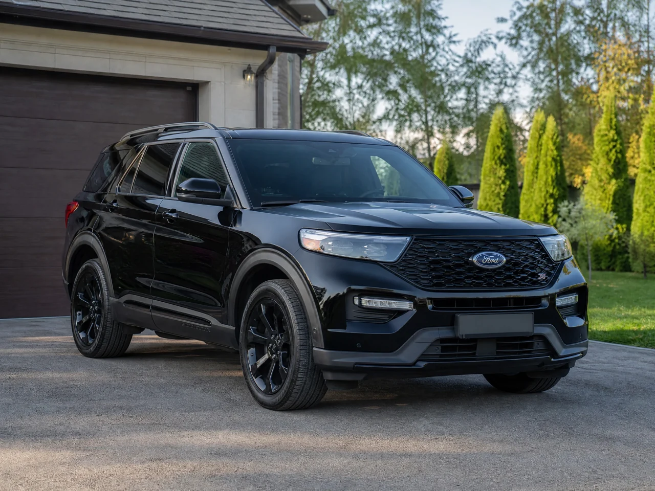 Ford Explorer — спереди
