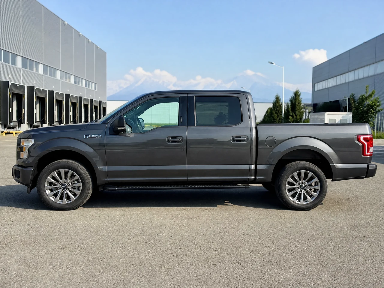 Ford F-150 — сбоку