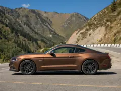Ford Mustang 2020 — бүйірі
