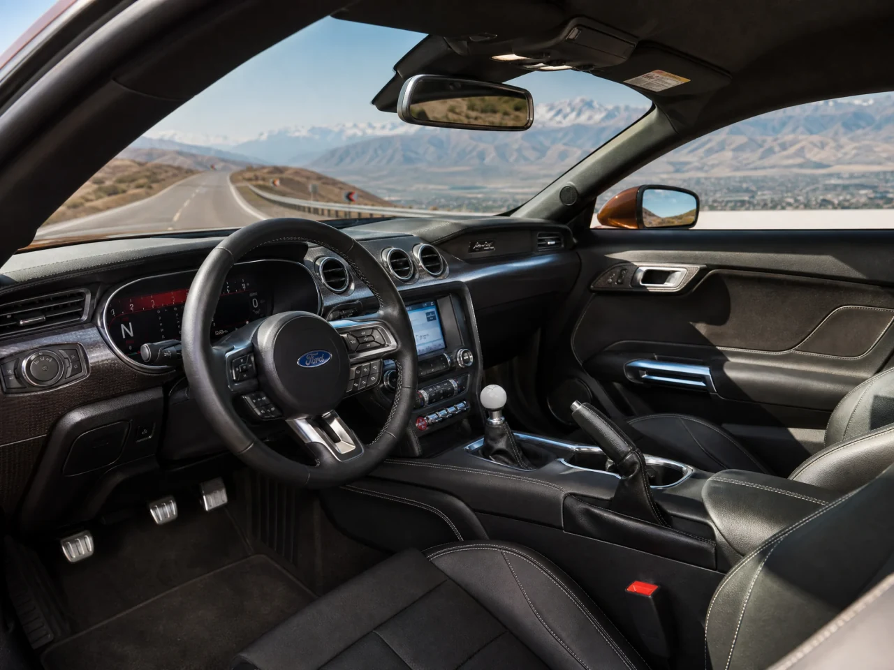 Ford Mustang — салон