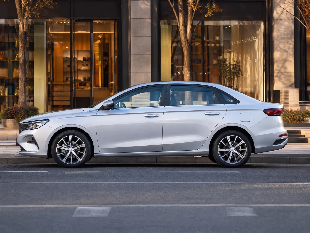 Geely Emgrand — сбоку