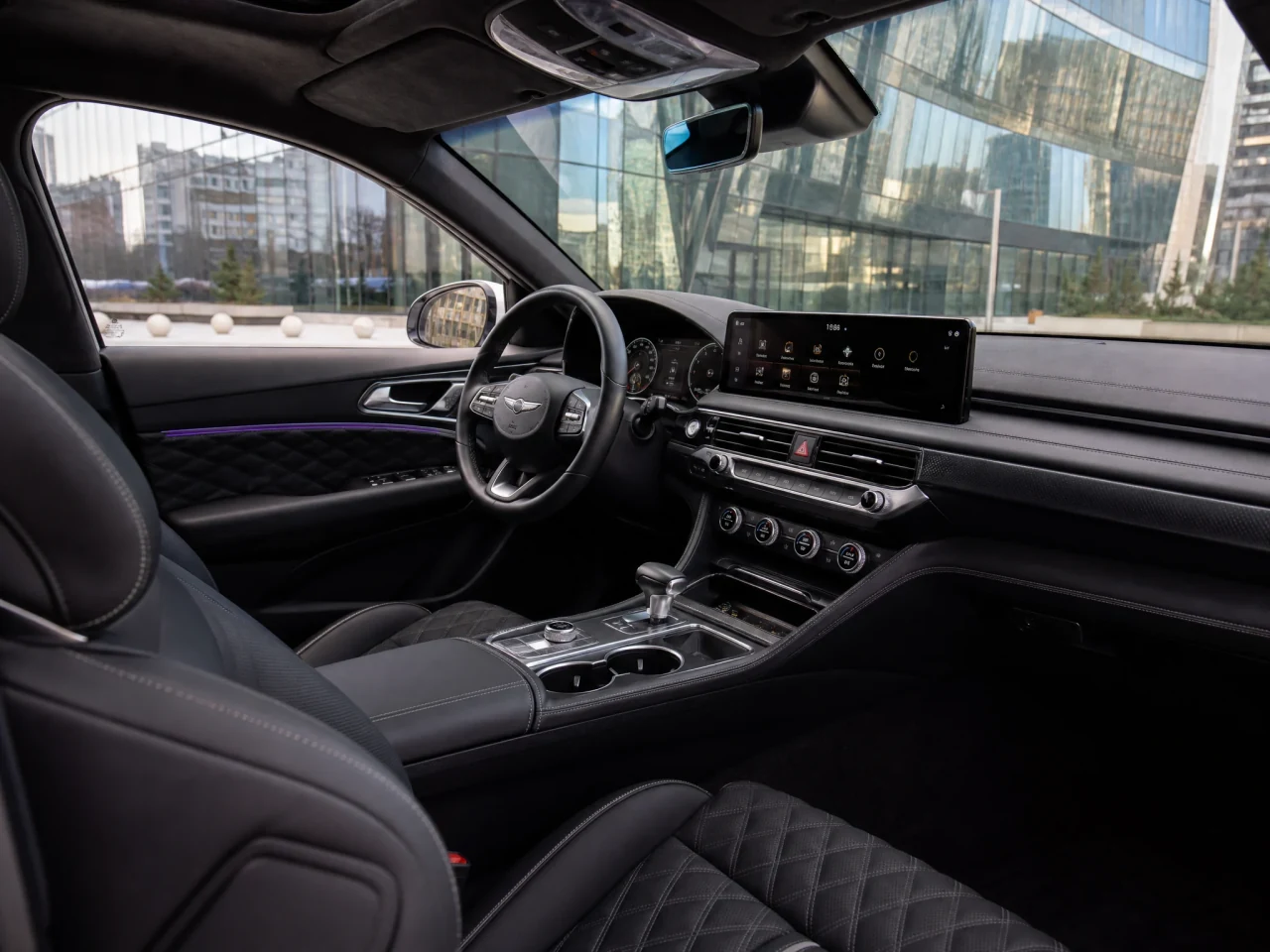 Genesis G70 — салон