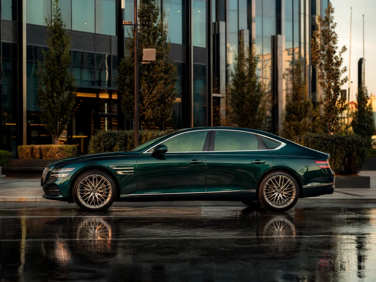 Genesis G80 — сбоку