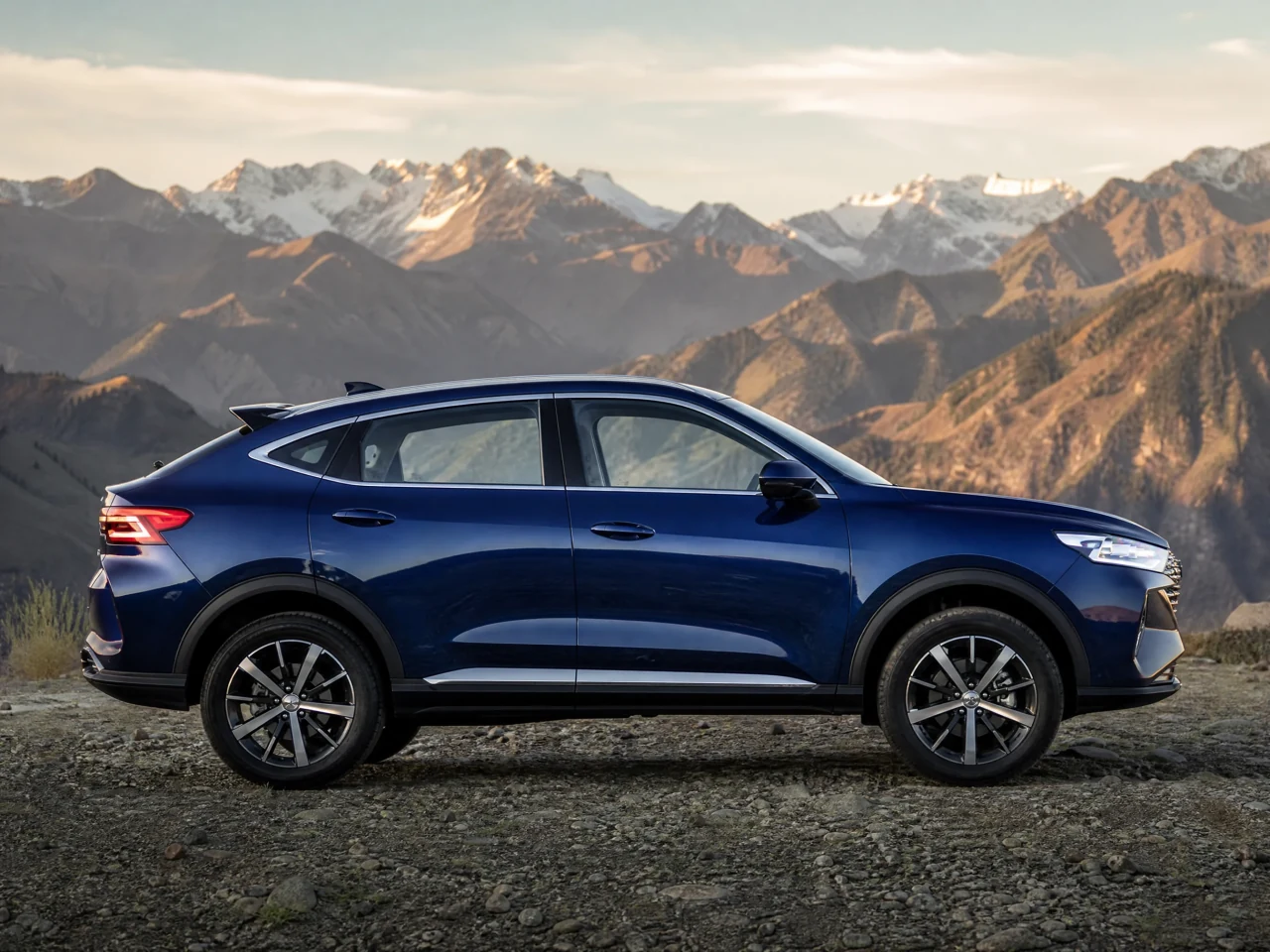 Haval F7 — сбоку