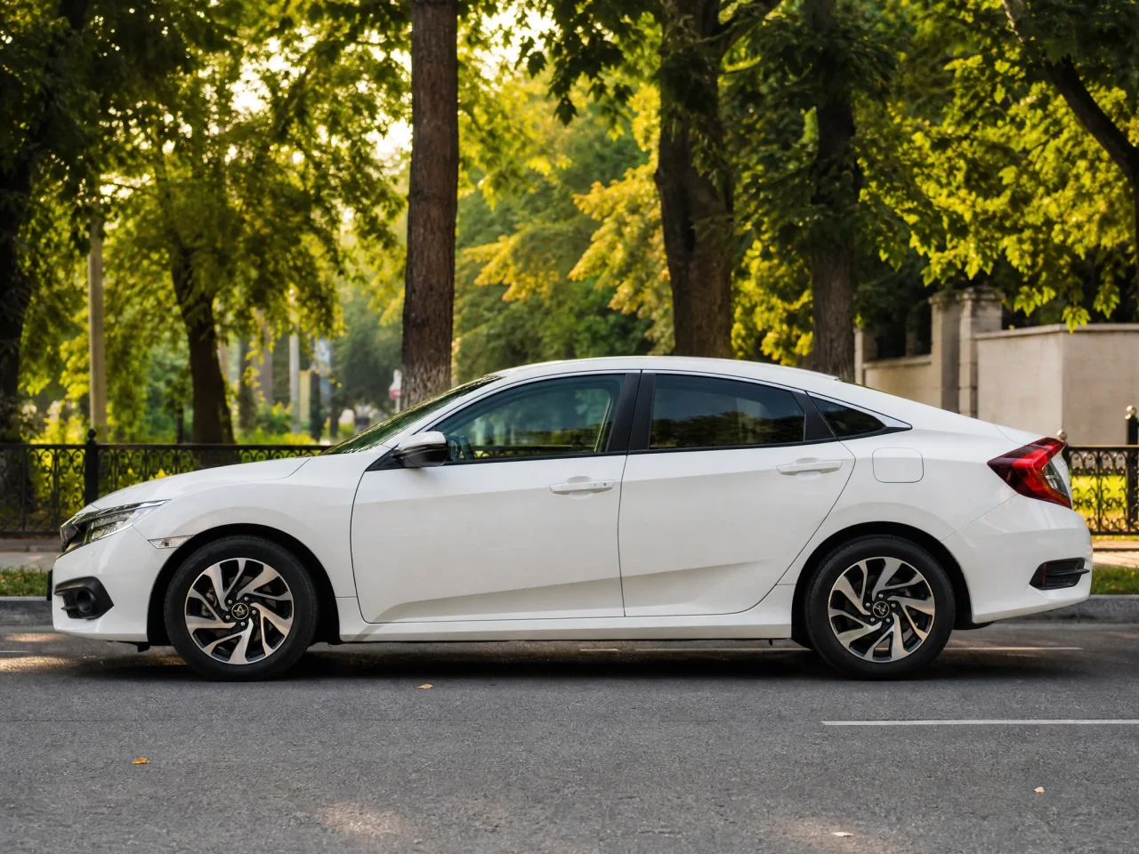 Honda Civic — сбоку