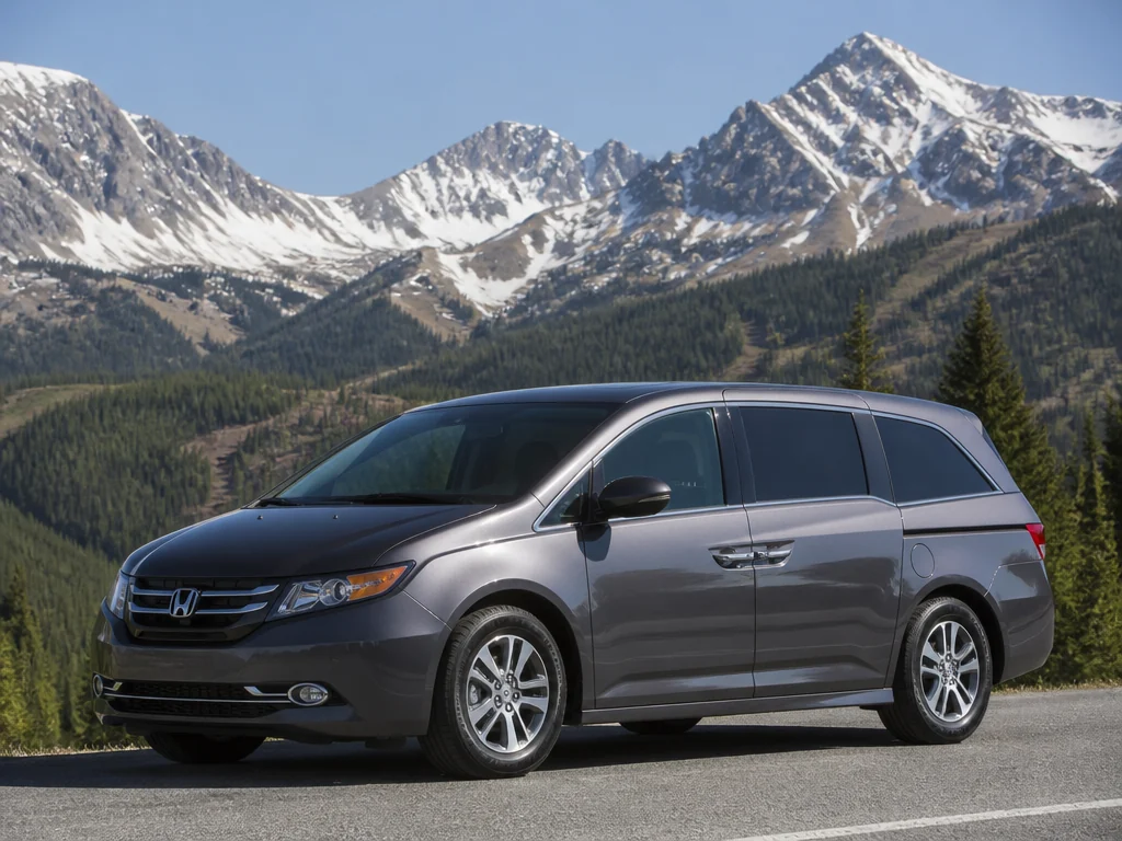 Honda Odyssey 2016 — сбоку