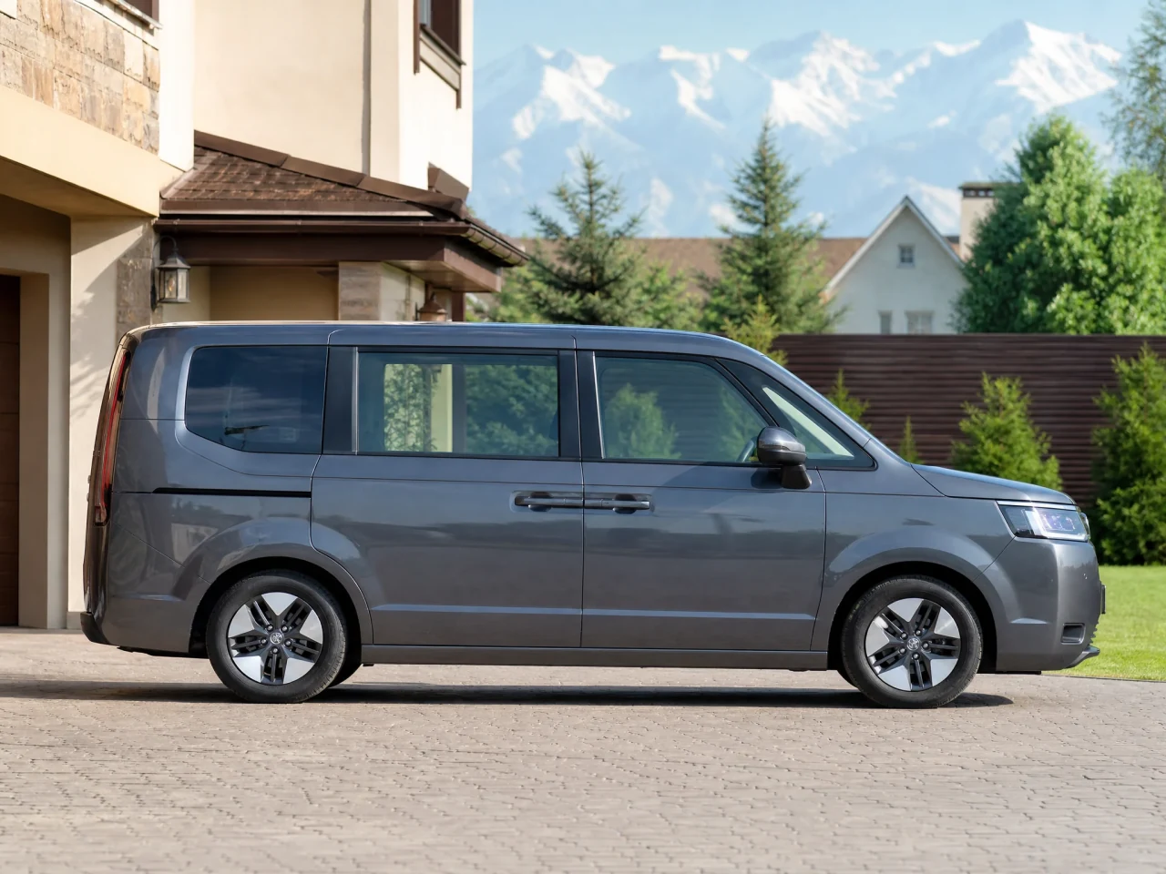 Honda Stepwgn — сбоку