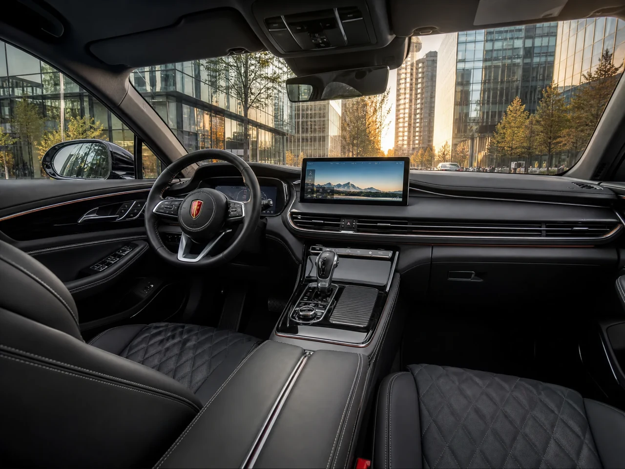 Hongqi H5 — салон