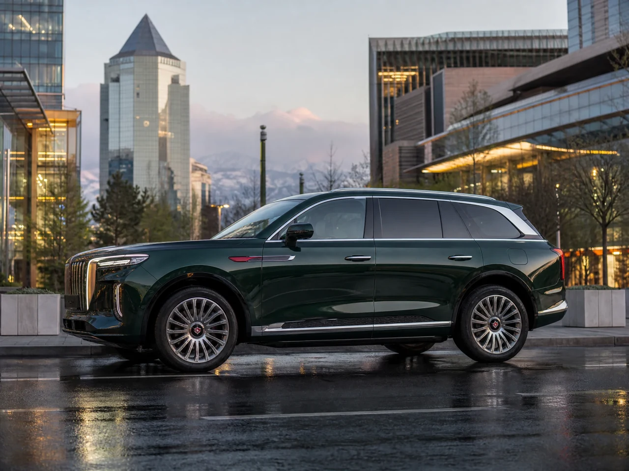 Hongqi LS7 — сбоку