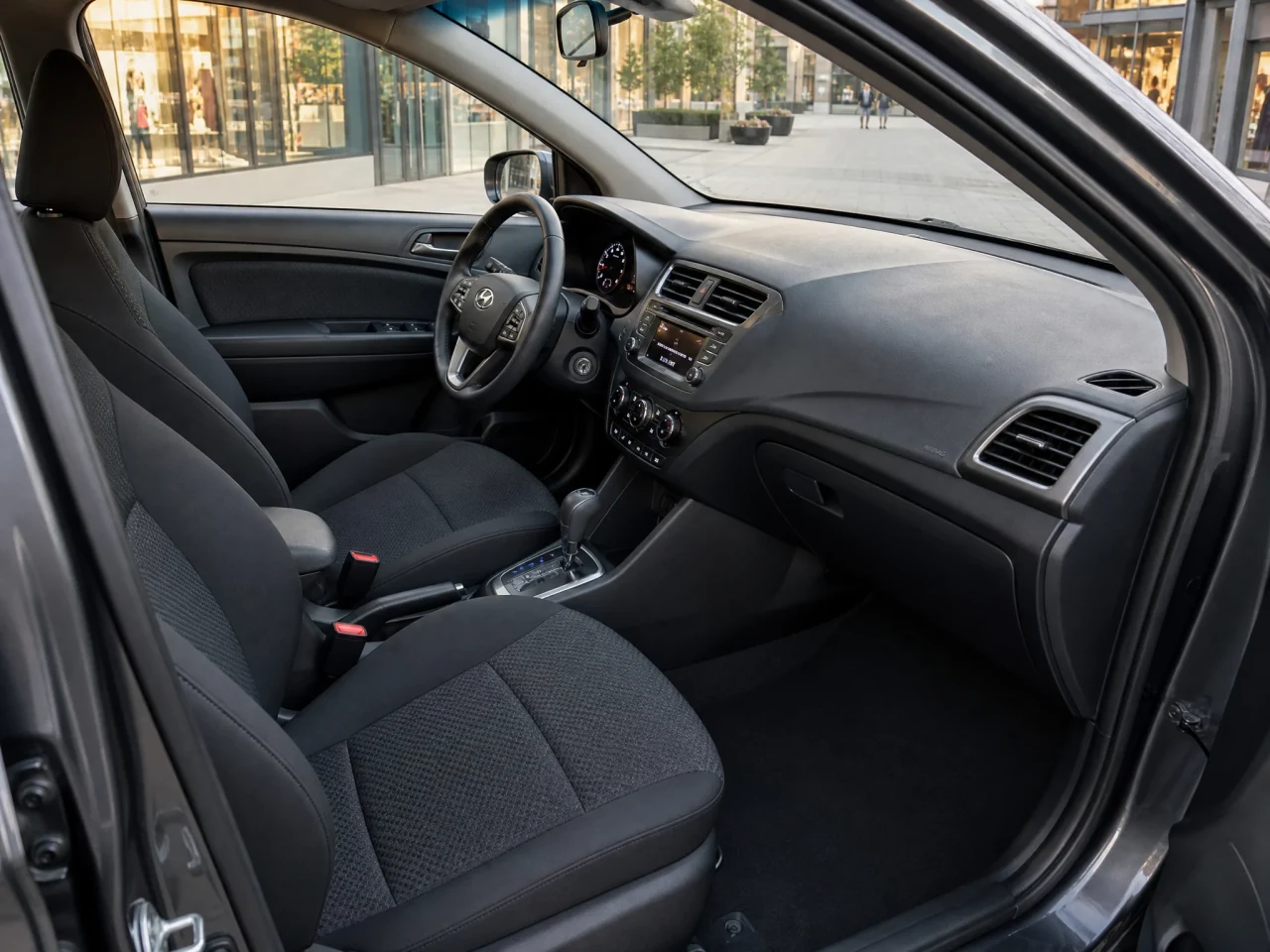 Hyundai Accent — салон