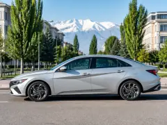 Hyundai Elantra 2018 — side view