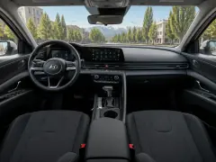 Hyundai Elantra 2018 — interior
