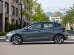 Hyundai i20 2021 — сбоку
