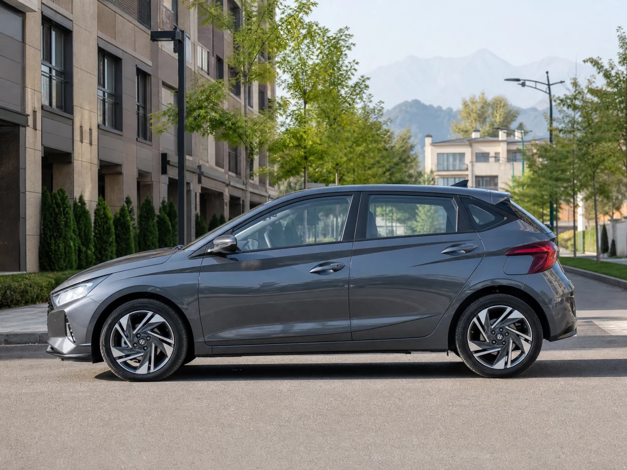 Hyundai i20 — сбоку