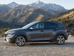 Hyundai Kona 2022 — сбоку