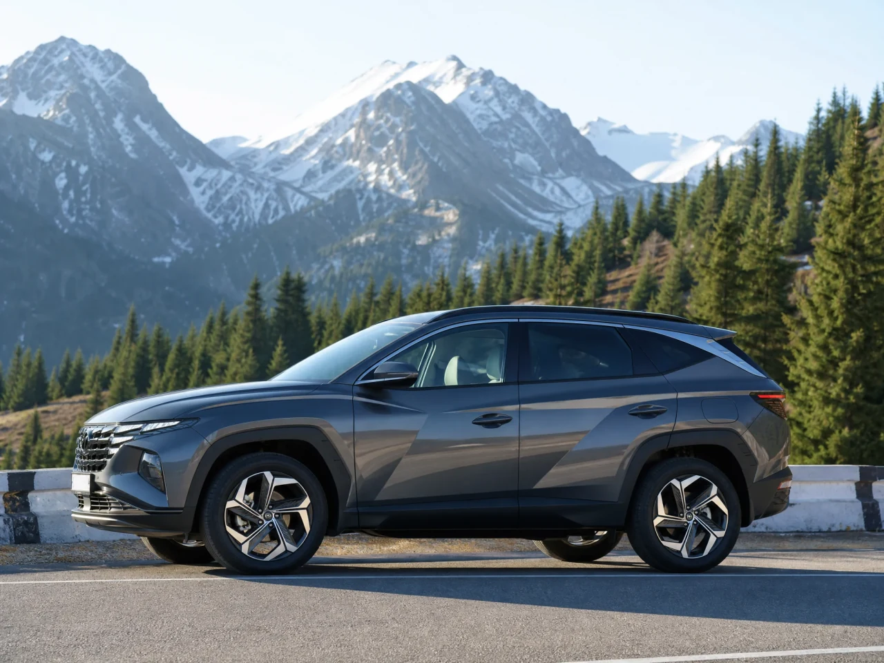 Hyundai Tucson — сбоку