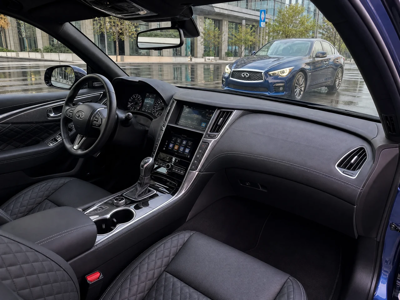 Infiniti Q50 — салон