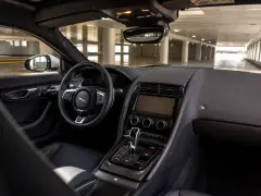 Jaguar F-Type 2021 — салон