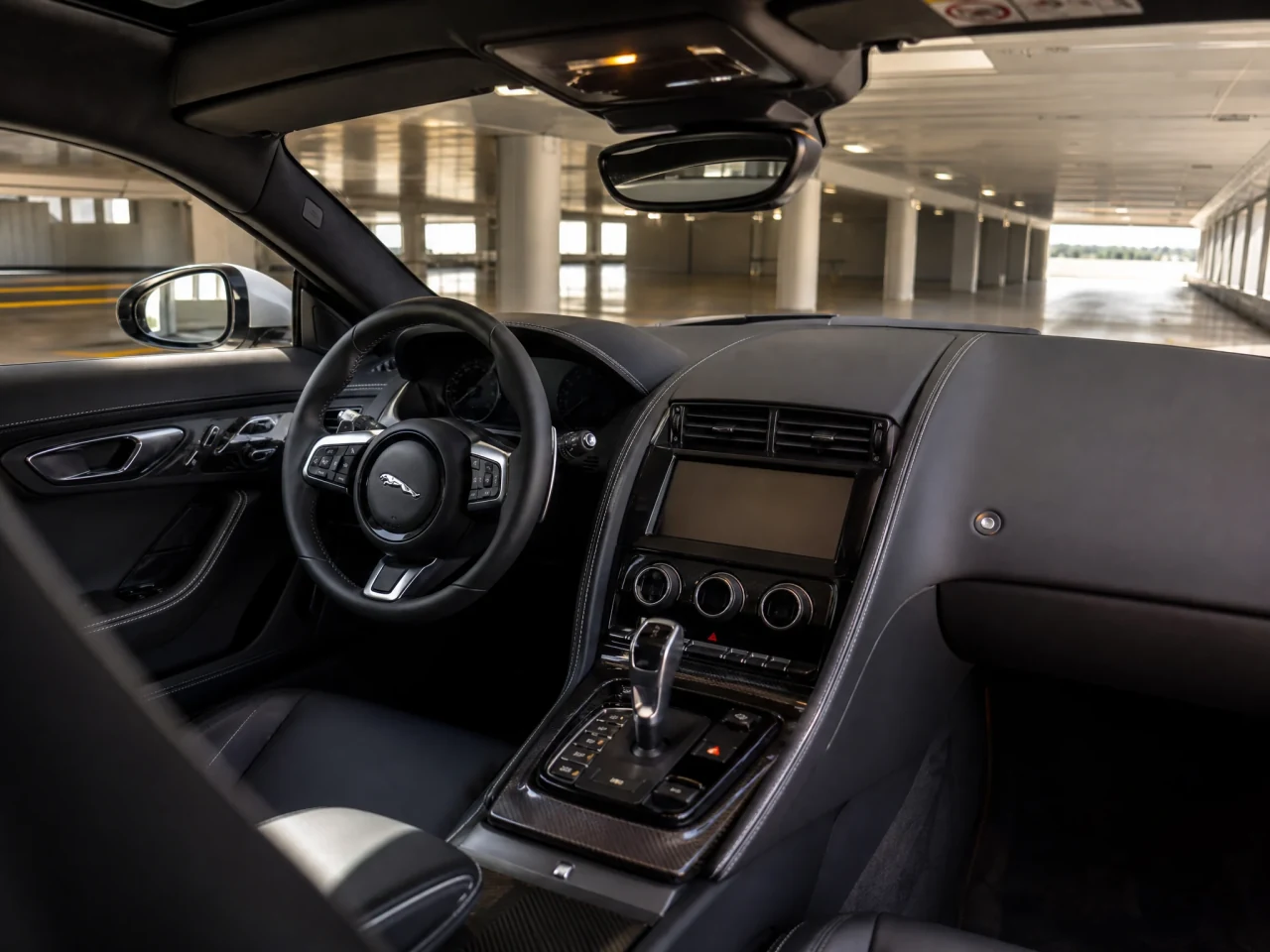 Jaguar F-Type — салон