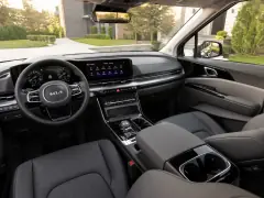 Kia Carnival 2024 — interior