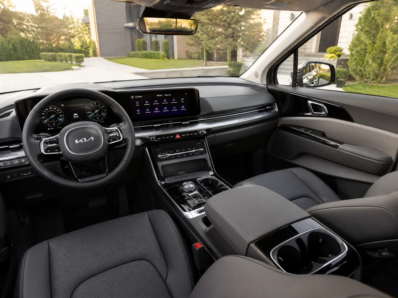 Kia Carnival — салон