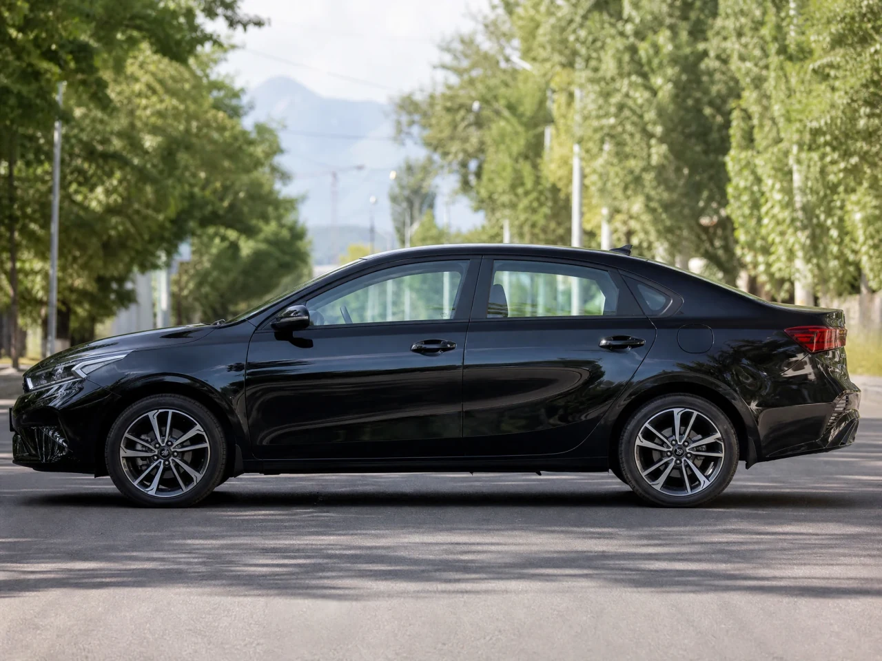 Kia Cerato — сбоку