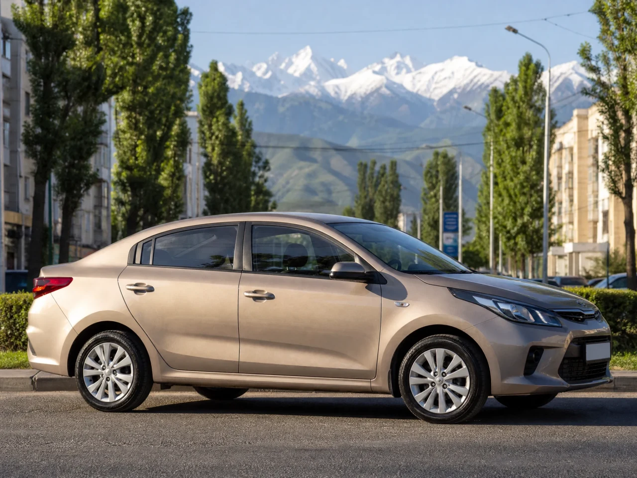 Kia Rio — сбоку