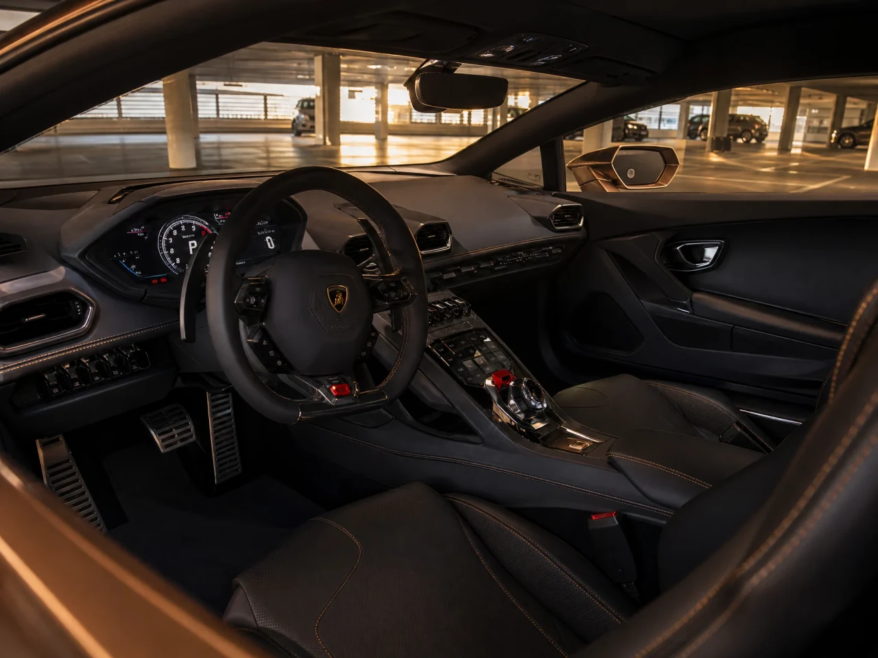 Lamborghini Huracan — салон