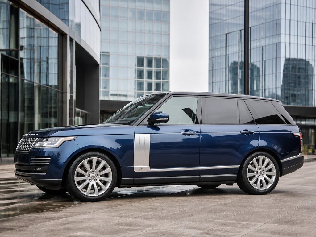 Land Rover Range Rover 2015 — сбоку