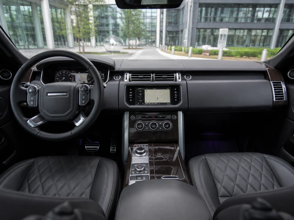 Land Rover Range Rover 2015 — салон