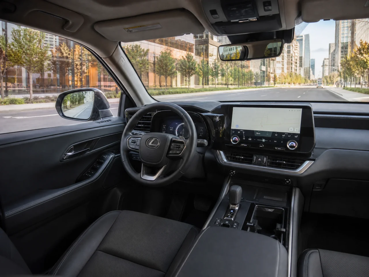 Lexus GX — салон